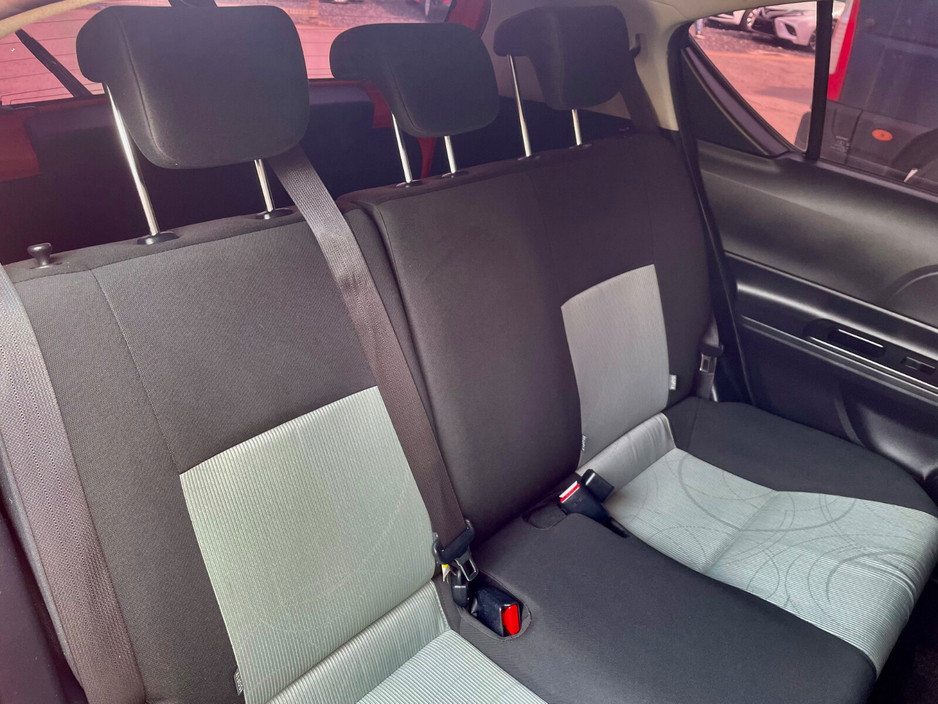 2014 Toyota Aqua - image 14