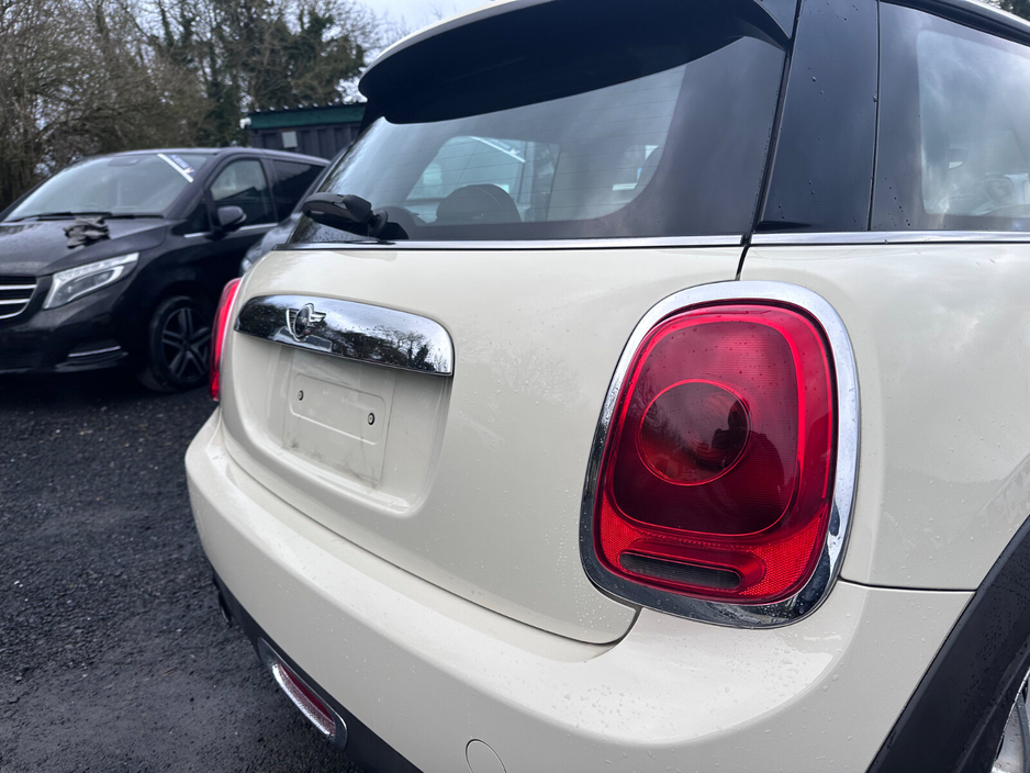 2015 MINI Hatch Cooper S Auto €11,950