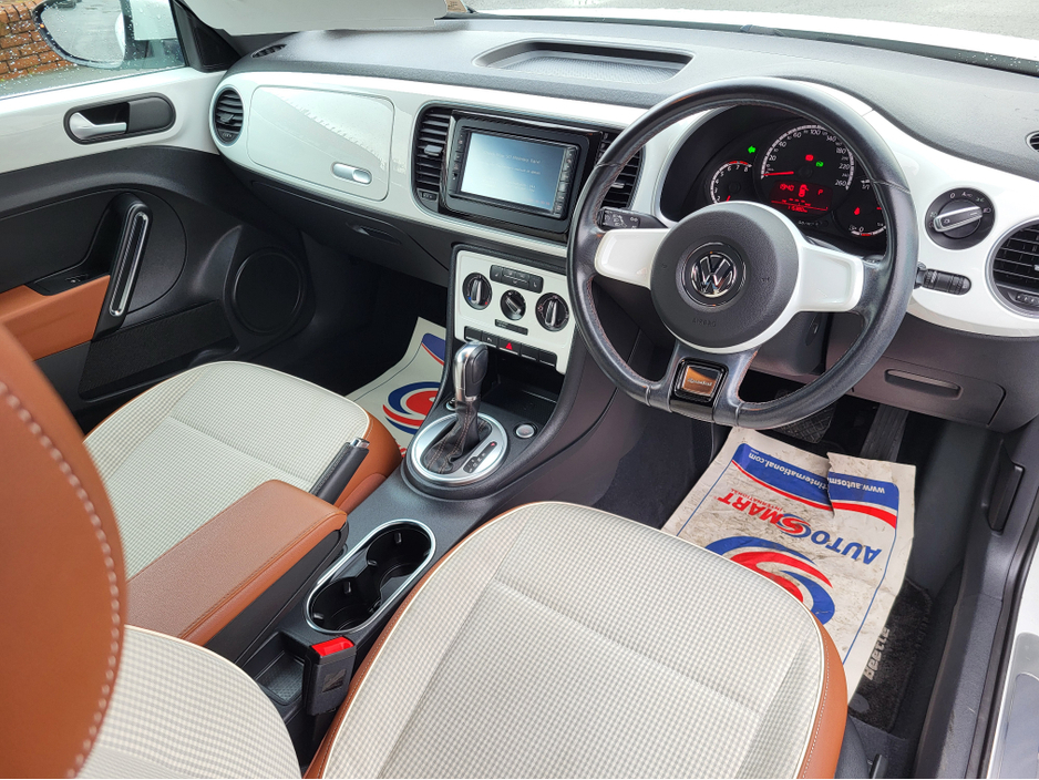 2014 Volkswagen Beetle - image 12