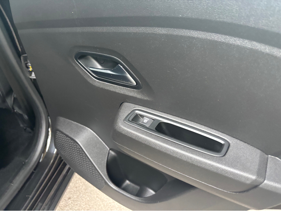 2023 Dacia Sandero Stepway - image 3