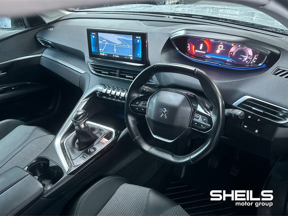 2021 Peugeot 5008 - image 11