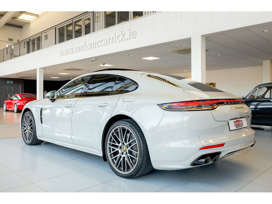 2023 Porsche Panamera - image 7