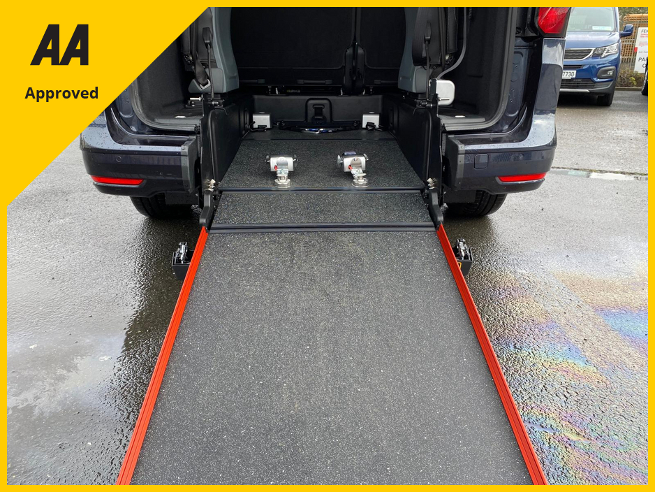 2025 Ford Grand Tourneo Connect - image 7