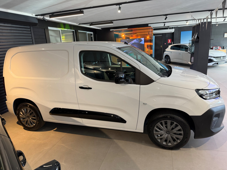 2026 Peugeot Partner - image 3