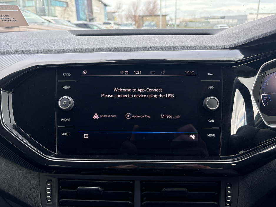 2020 Volkswagen T-Cross - image 15