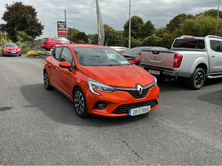 2020 Renault Clio - image 3