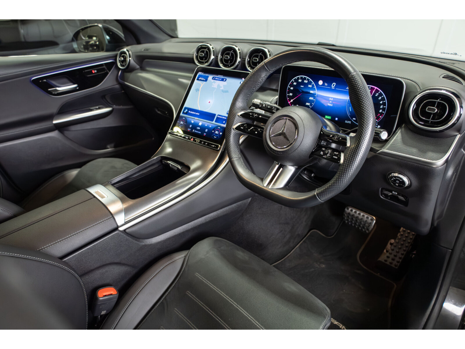 2025 Mercedes-Benz GLC Class - image 8