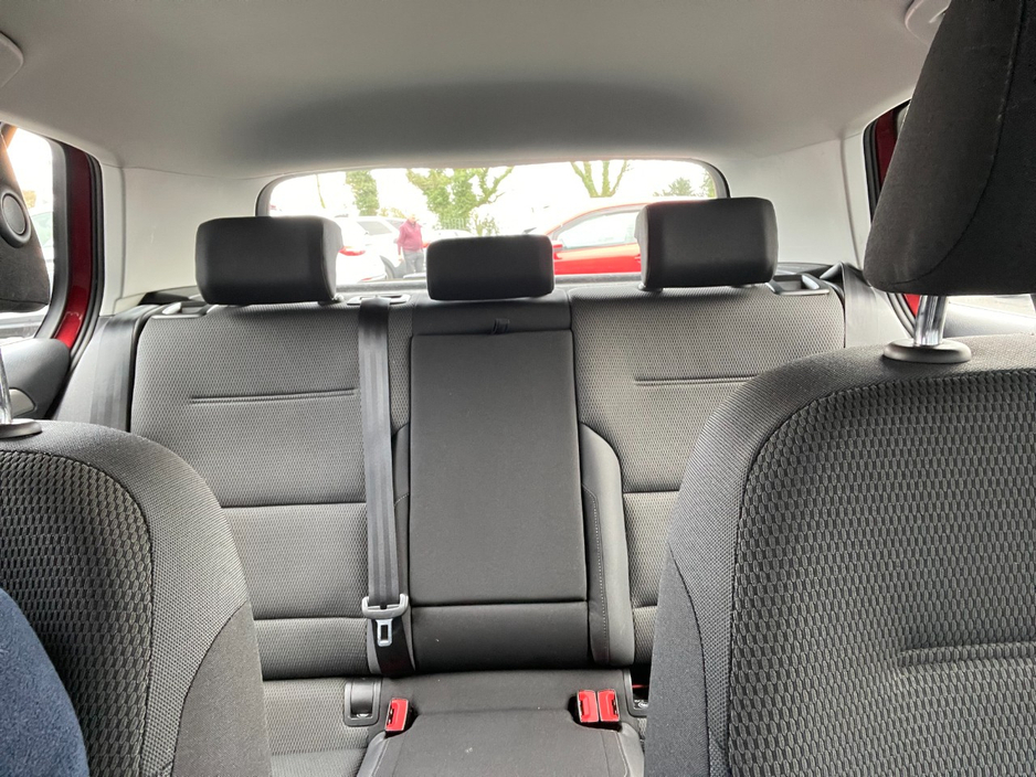 2016 Volkswagen Golf - image 11