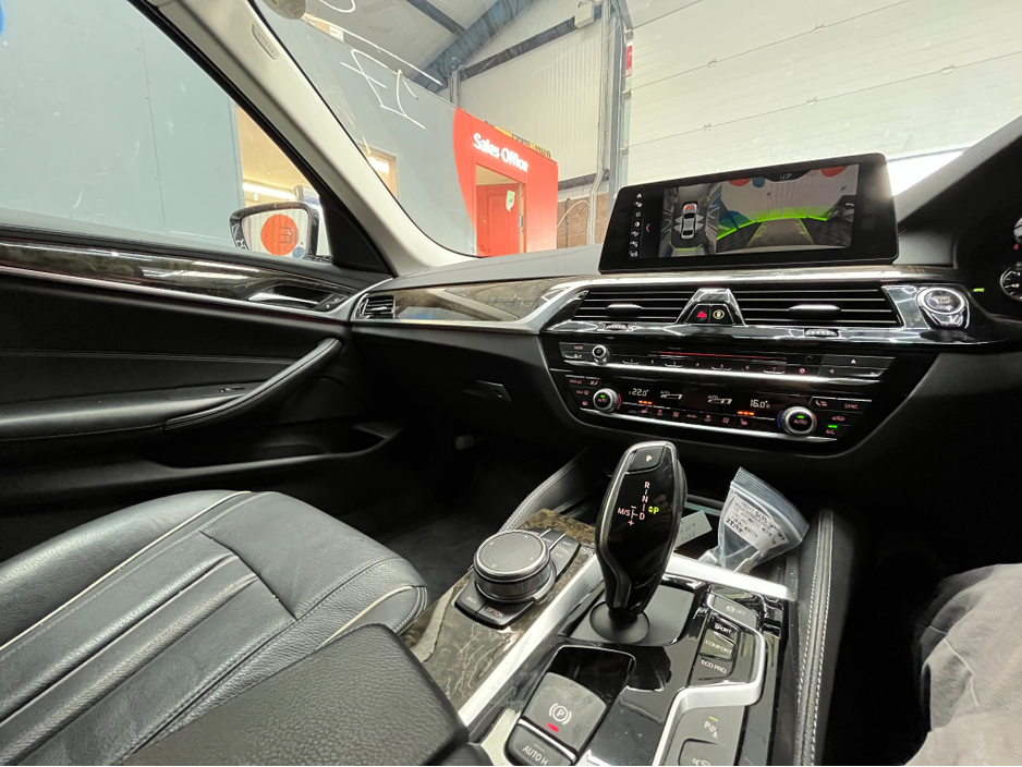 2017 BMW 5 Series - image 21