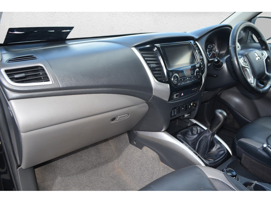 2018 Mitsubishi L200 - image 13