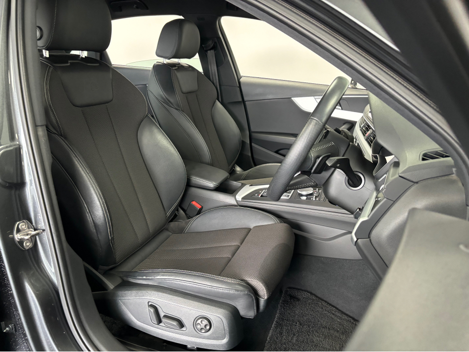 2017 Audi A4 - image 7