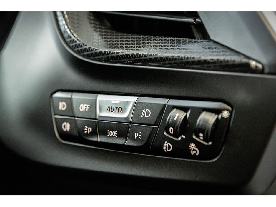 2022 BMW 1 Series - image 36