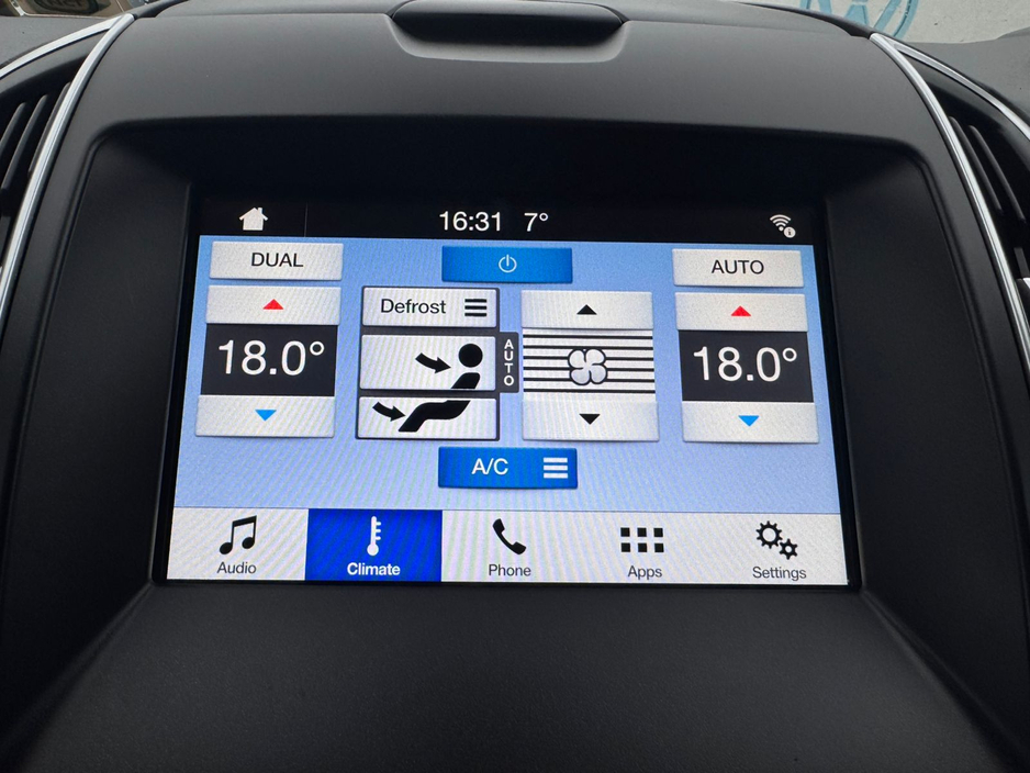 2017 Ford Galaxy - image 38