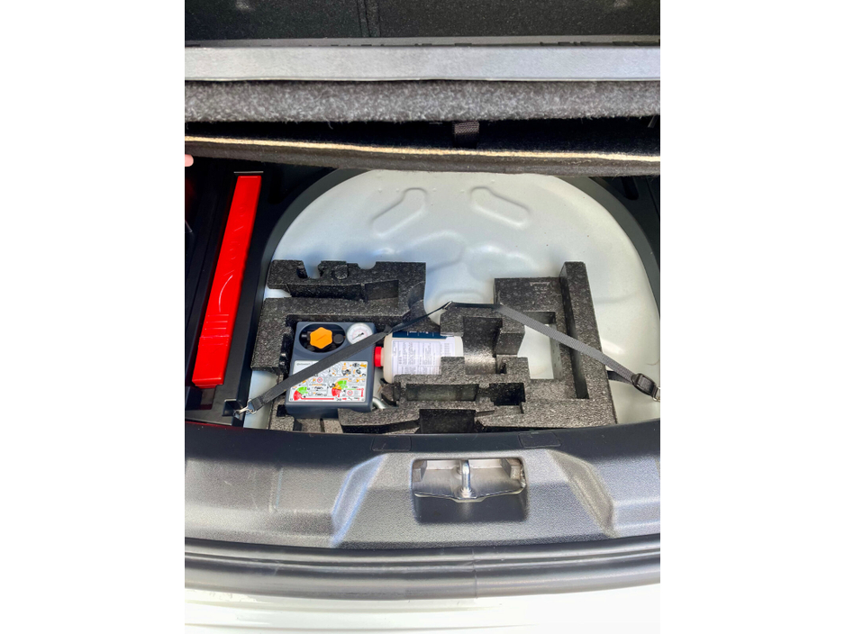 2015 Volvo V40 - image 26