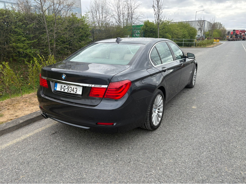 2011 BMW 7 Series - image 6