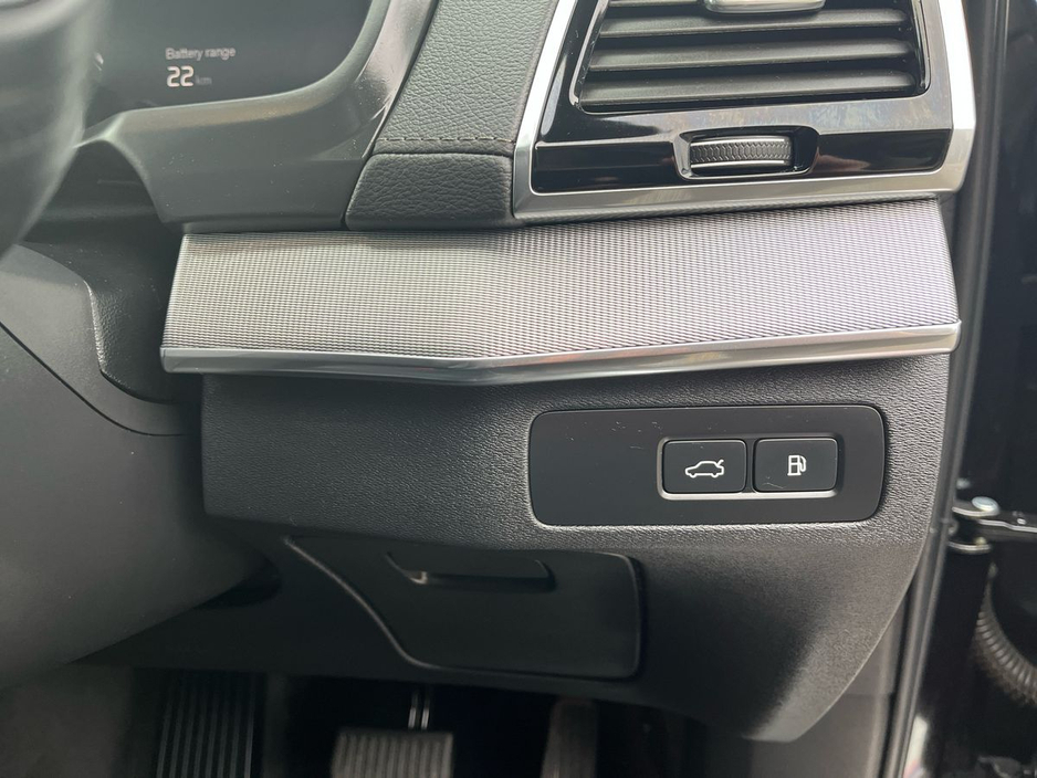 2023 Volvo XC90 - image 14