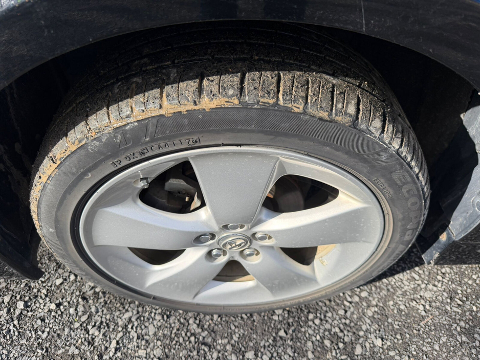 2015 Toyota Prius - image 9