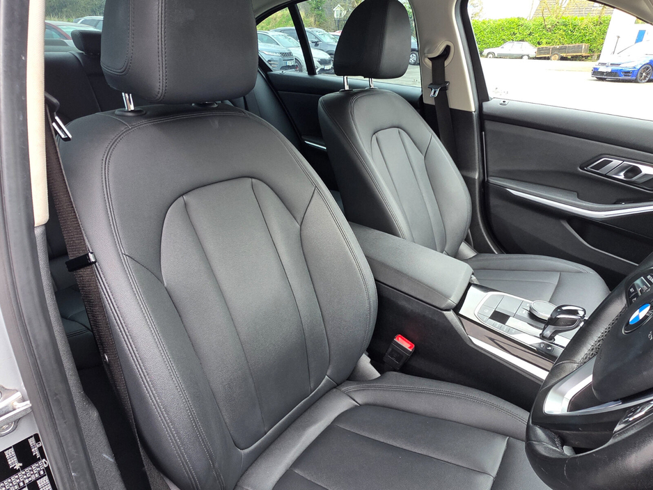 2019 BMW 3 Series - image 4
