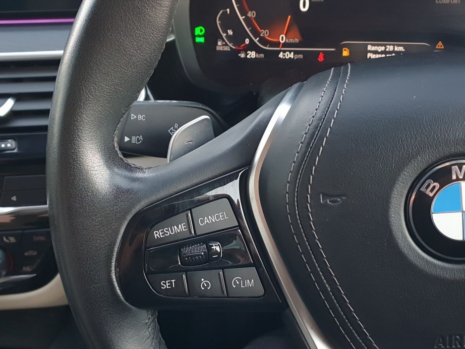 2021 BMW 5 Series - image 16