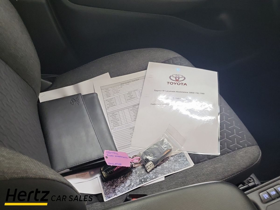 2023 Toyota Yaris Cross - image 25