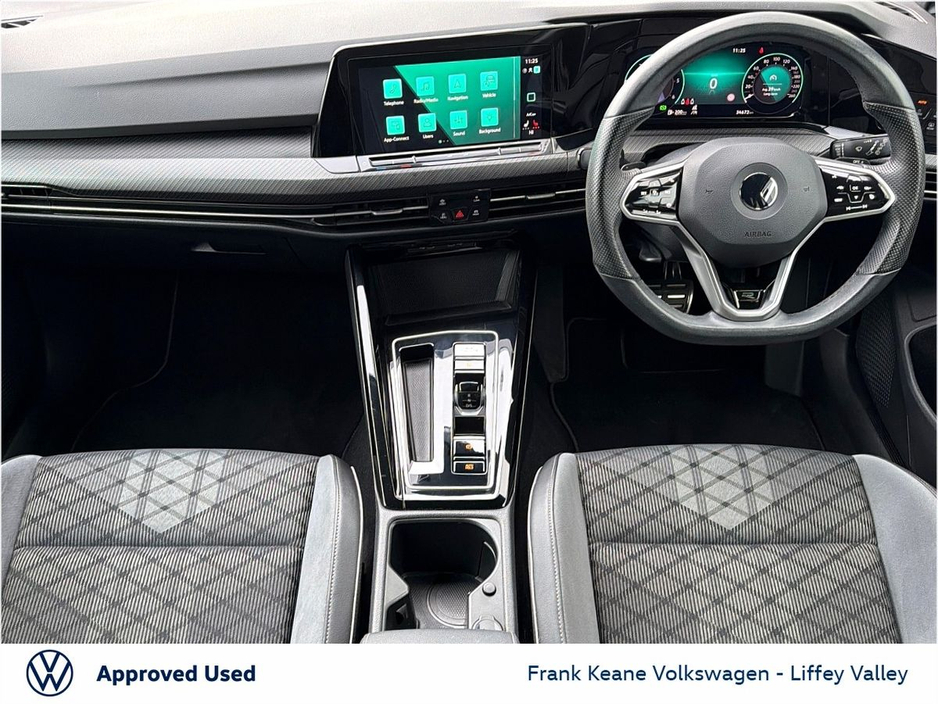 2023 Volkswagen Golf - image 2