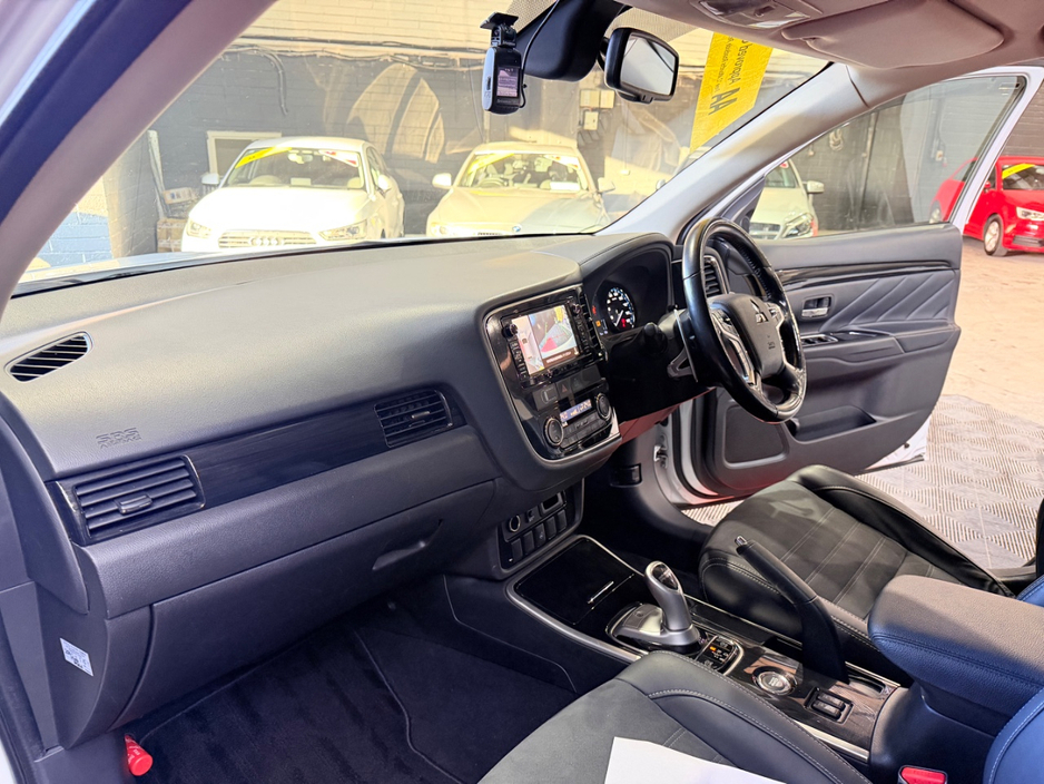 2016 Mitsubishi Outlander - image 17