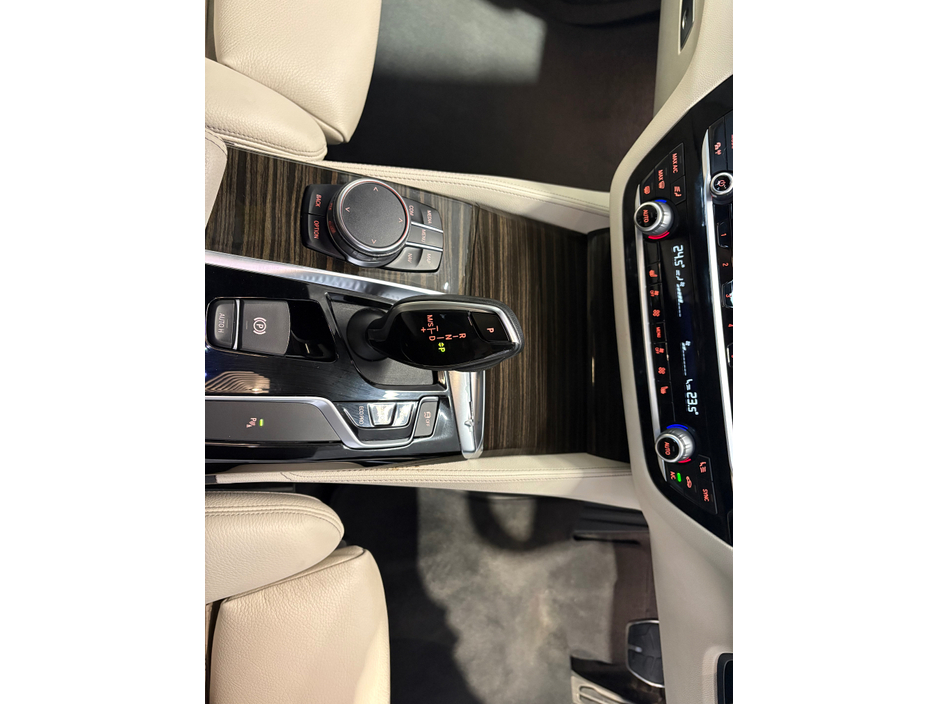 2018 BMW 5 Series - image 10