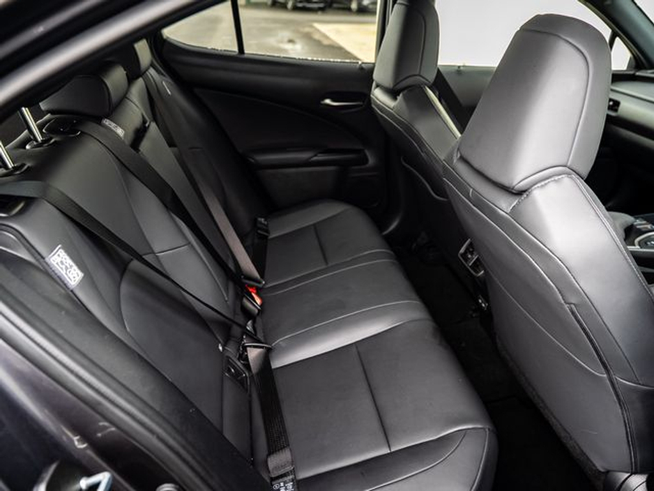 2023 Lexus UX 250 H - image 6