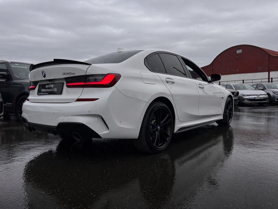 2022 BMW 3 Series - image 15