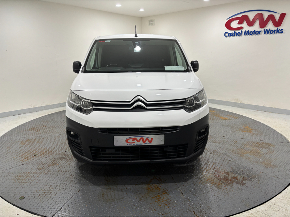 2021 Citroen Berlingo - image 2