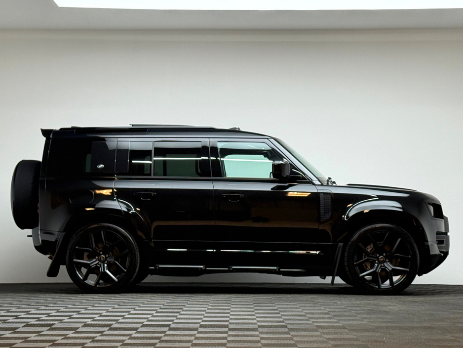 2024 Land Rover Defender - image 8