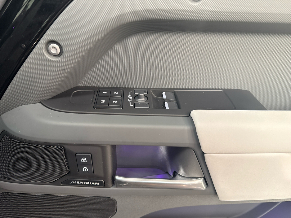 2025 Land Rover Defender - image 18