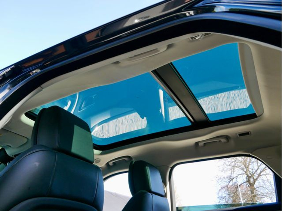 2025 Land Rover Range Rover Velar - image 23