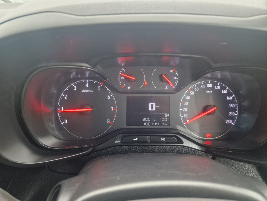 2021 Opel Combo - image 9