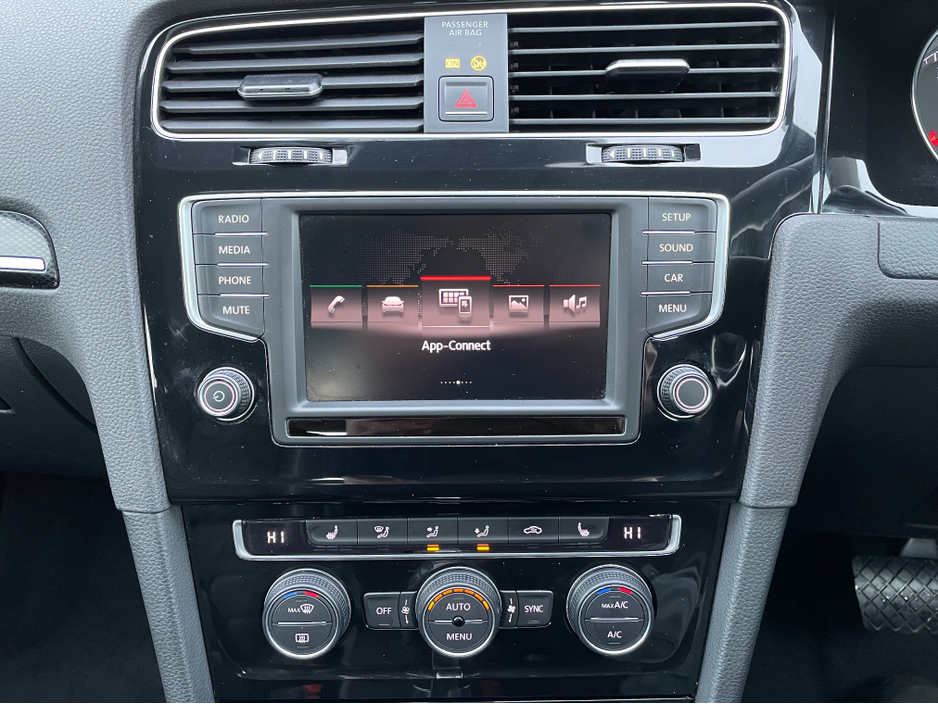 2017 Volkswagen Golf - image 16