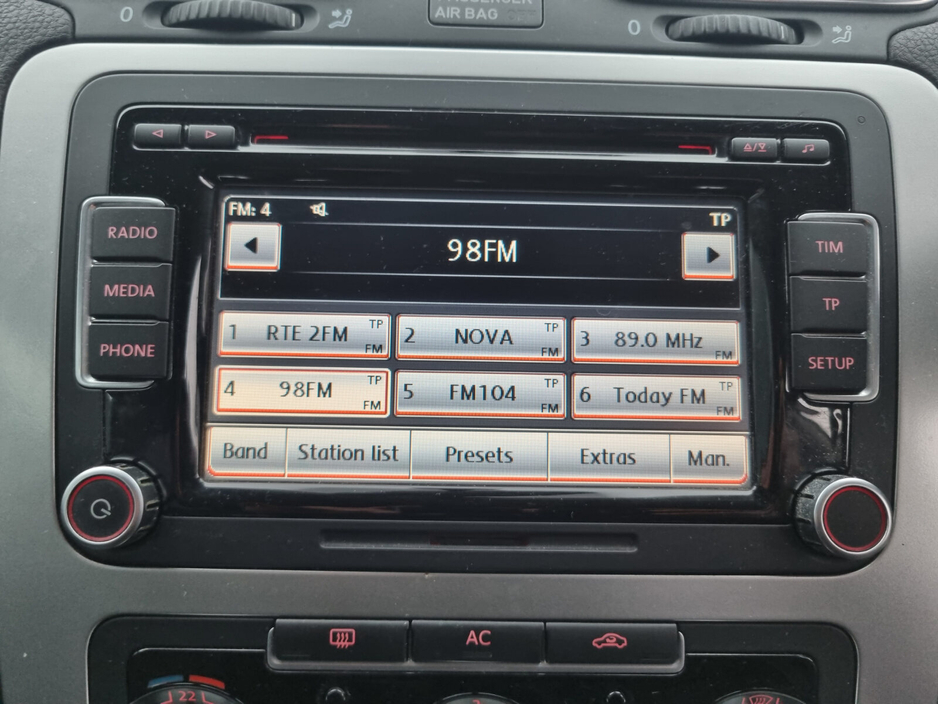 2010 Volkswagen Scirocco - image 10