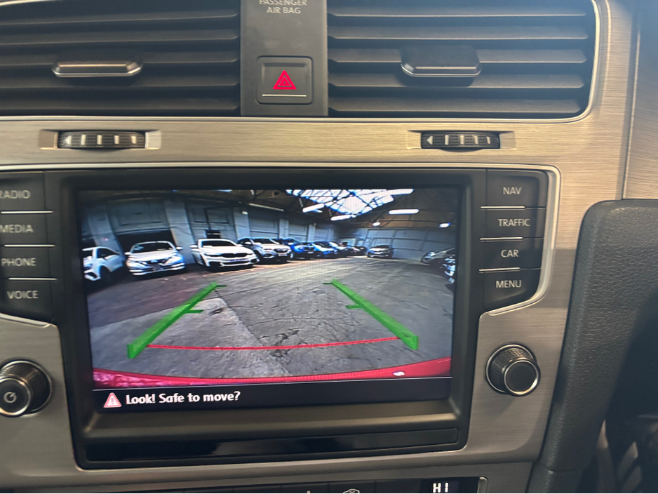 2017 Volkswagen Golf - image 15