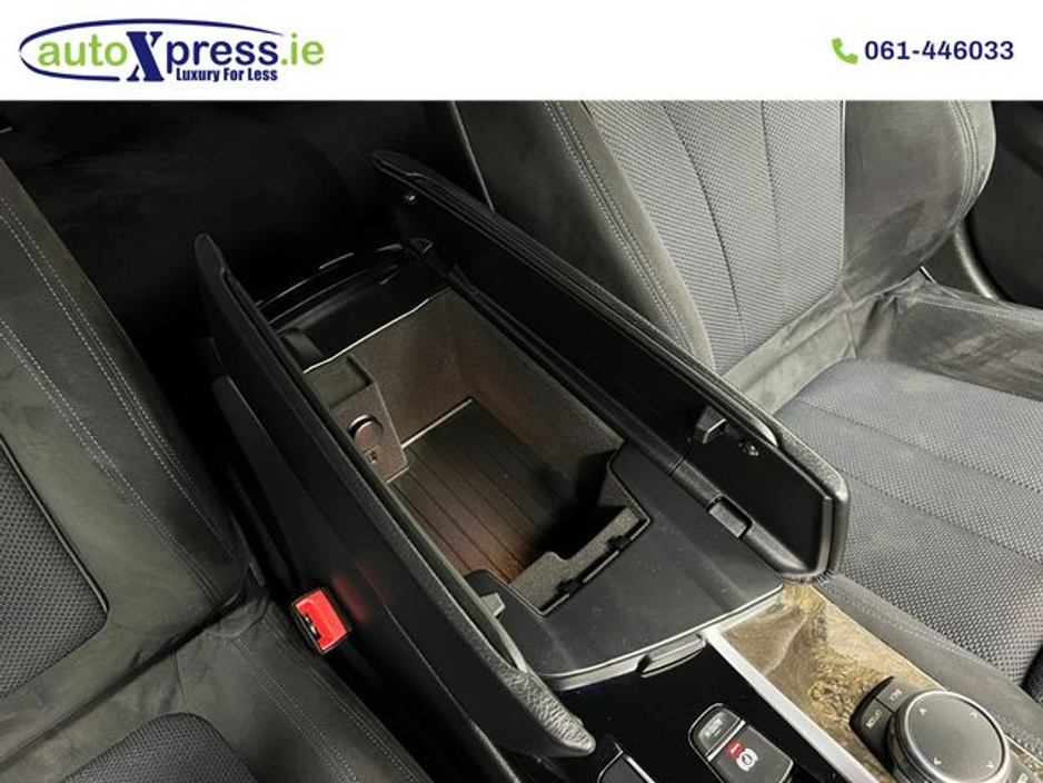 2018 BMW 5 Series - image 46