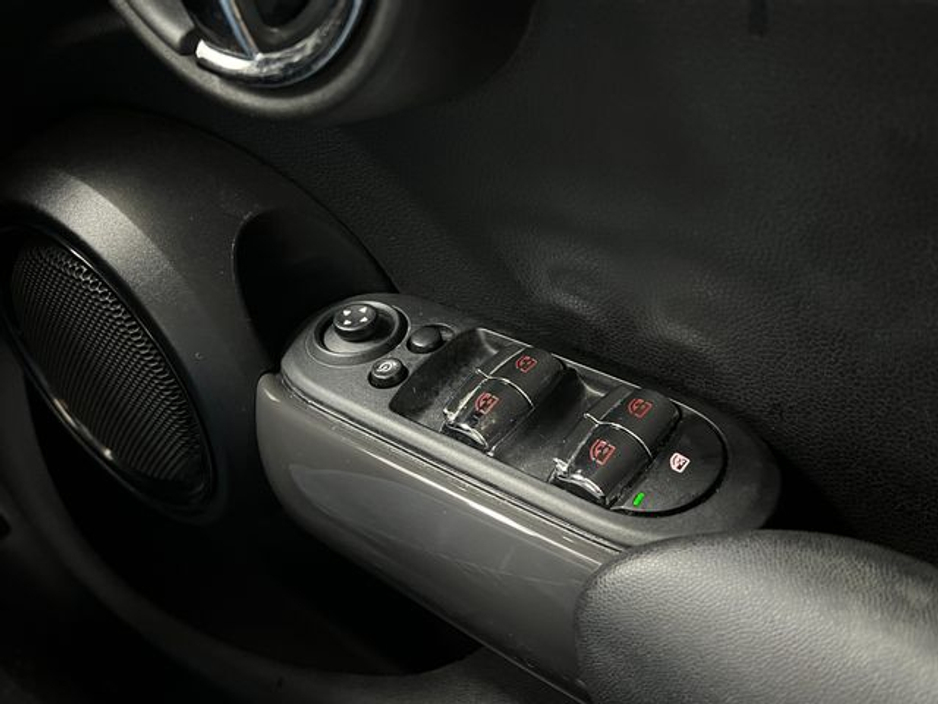 2016 MINI One 1.2 Automatic, Reversing camera €13,895