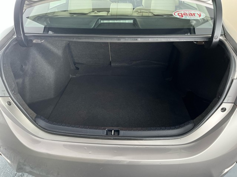 2015 Toyota Corolla - image 10