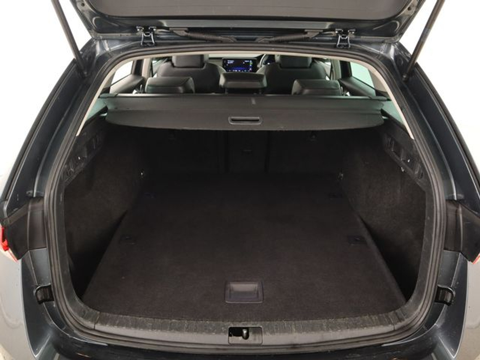 2022 Skoda Octavia - image 16