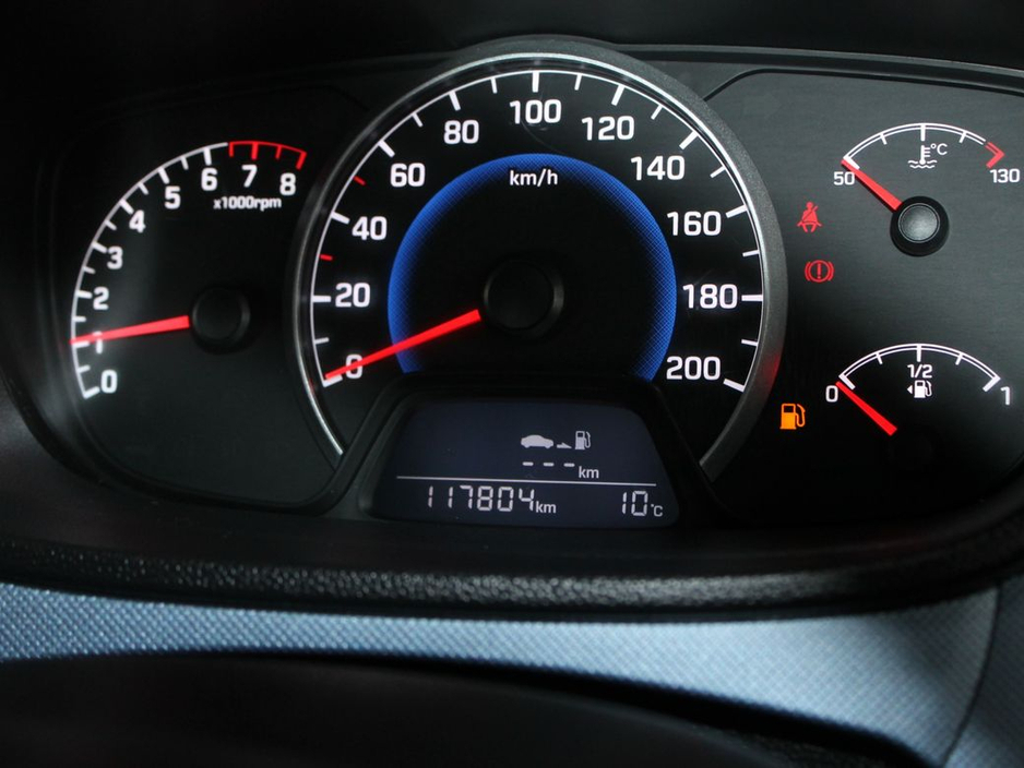 2015 Hyundai i10 - image 16