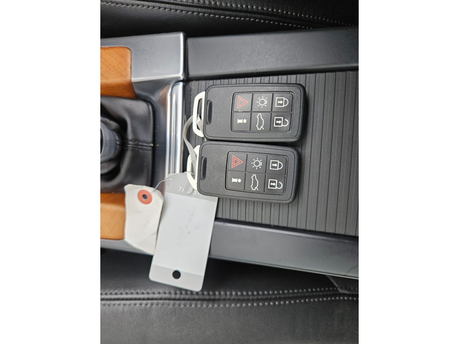 2016 Volvo XC60 - image 32