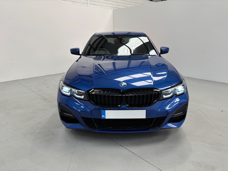 2022 BMW 3 Series - image 2