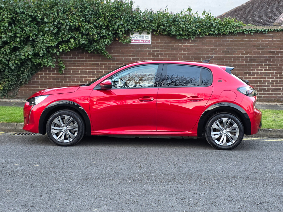 2021 Peugeot 208 - image 11