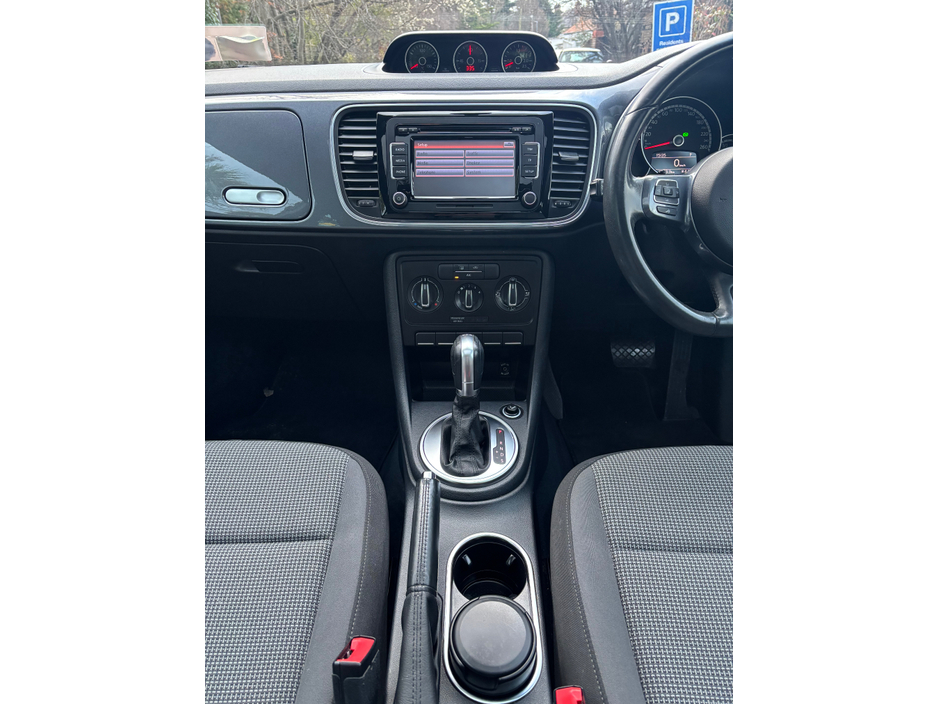 2015 Volkswagen Beetle - image 15