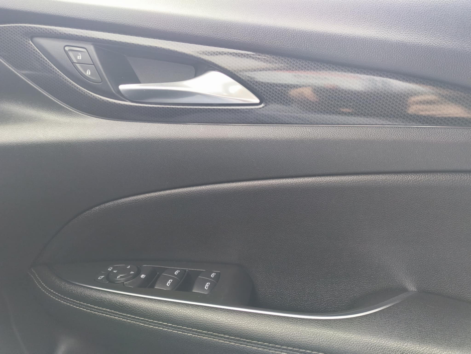 2019 Opel Insignia - image 15