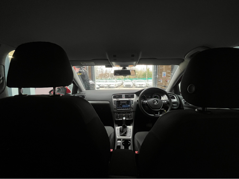 2015 Volkswagen Golf - image 12