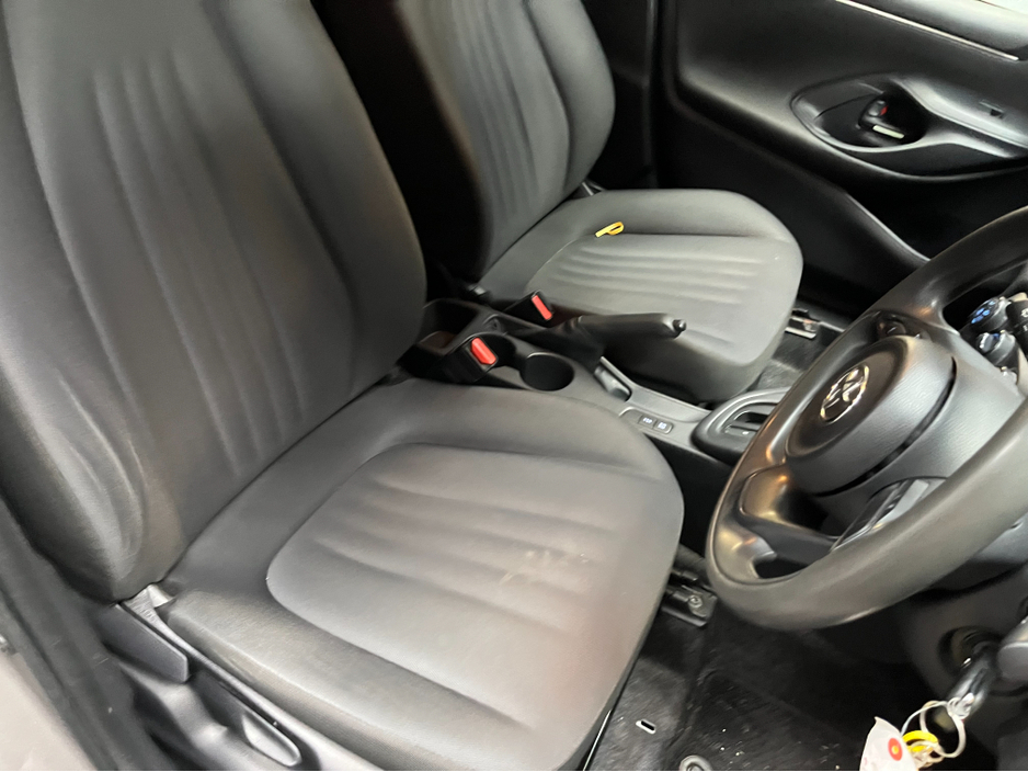 2021 Toyota Yaris - image 8