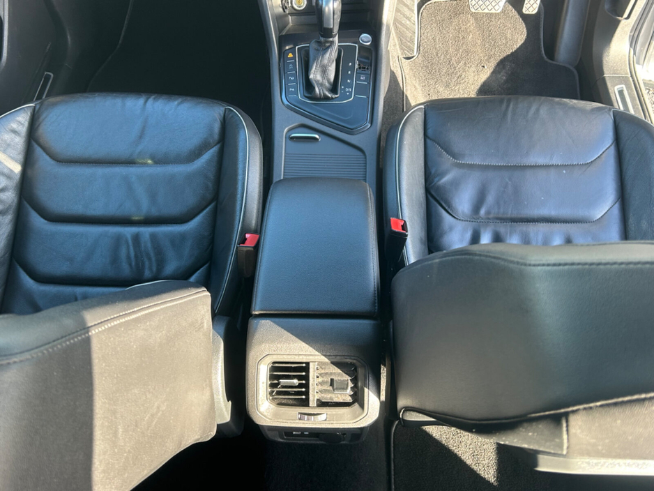 2021 Volkswagen Tiguan - image 8